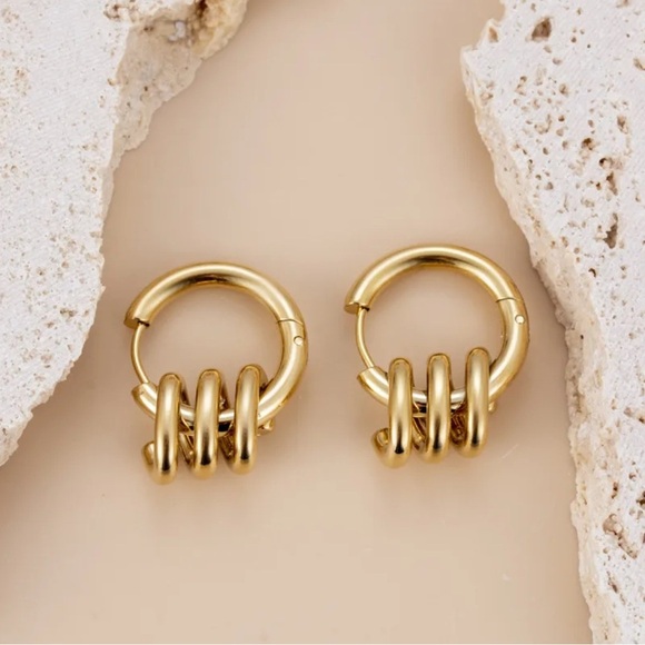 Earrings‎ - Picture 1 of 4